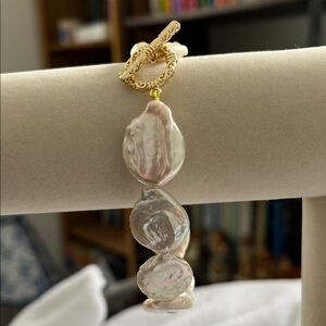 Gold and Iridescent Pearl Women's Bracelet